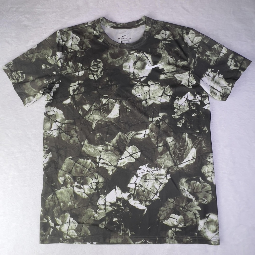Nike Men's Olive Green Camo-Print Athletic Shorts